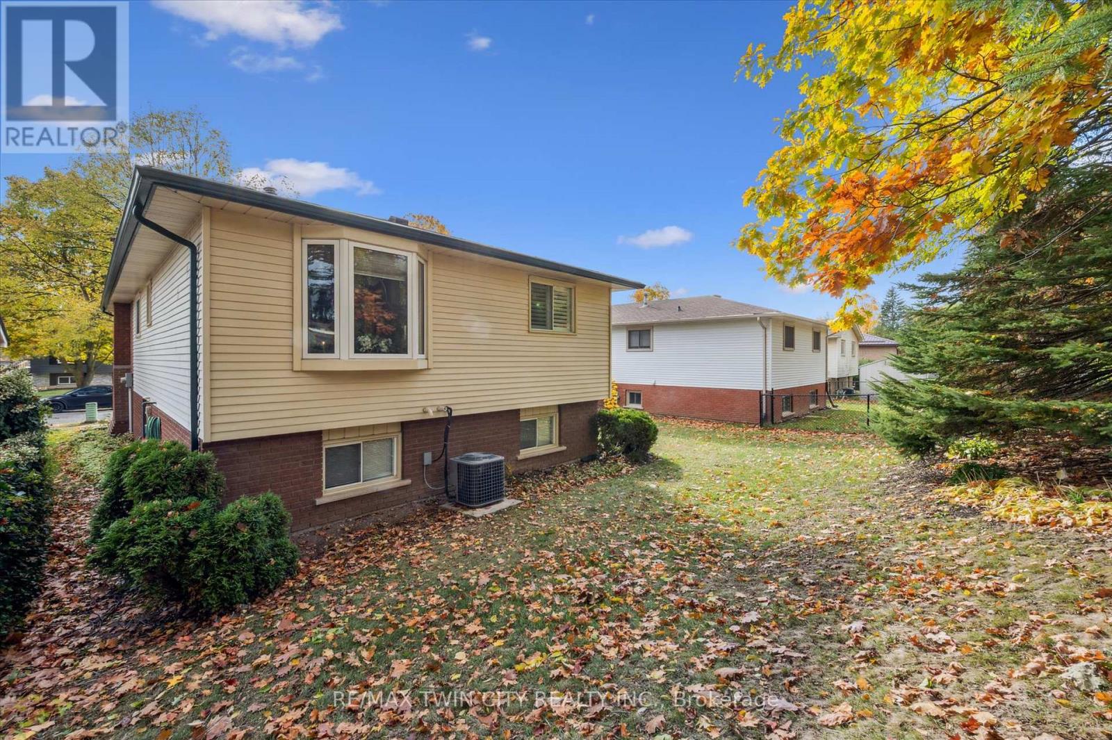 22 Myrtleville Drive, Brantford, Ontario  N3V 1B8 - Photo 24 - X12511120