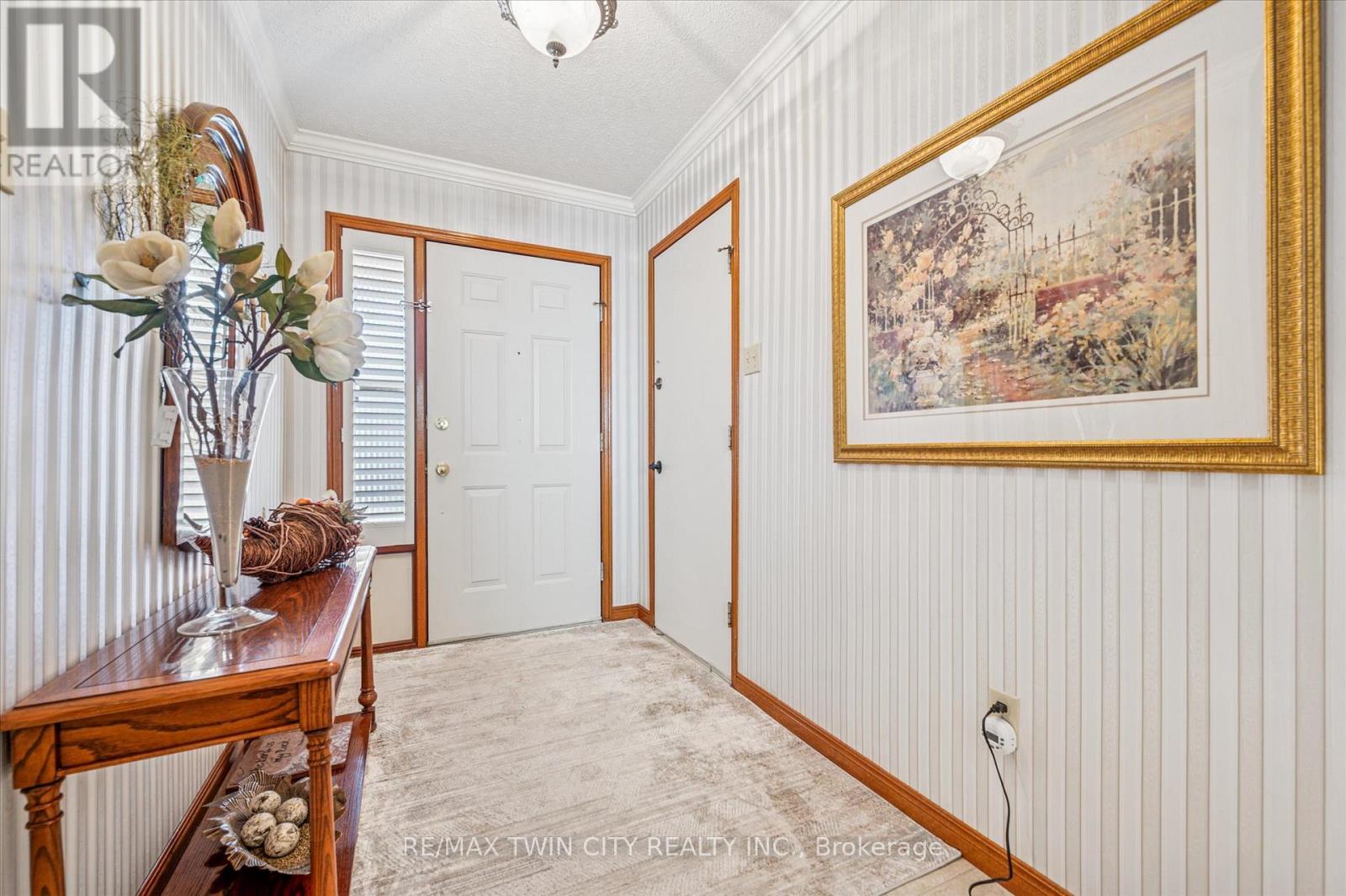 22 Myrtleville Drive, Brantford, Ontario  N3V 1B8 - Photo 4 - X12511120