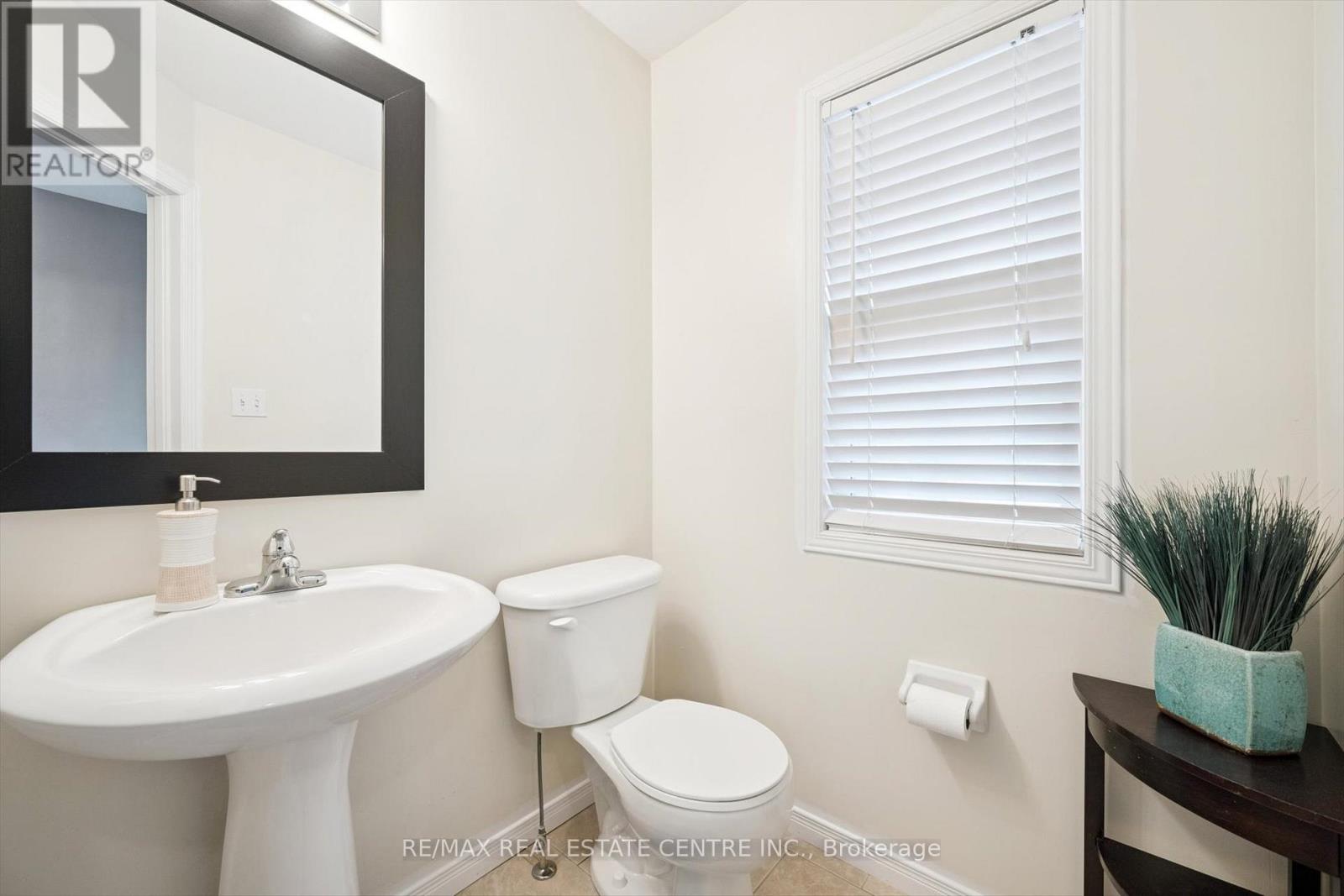 394 Sauve Crescent, Waterloo, Ontario  N2T 2Y9 - Photo 7 - X12511194