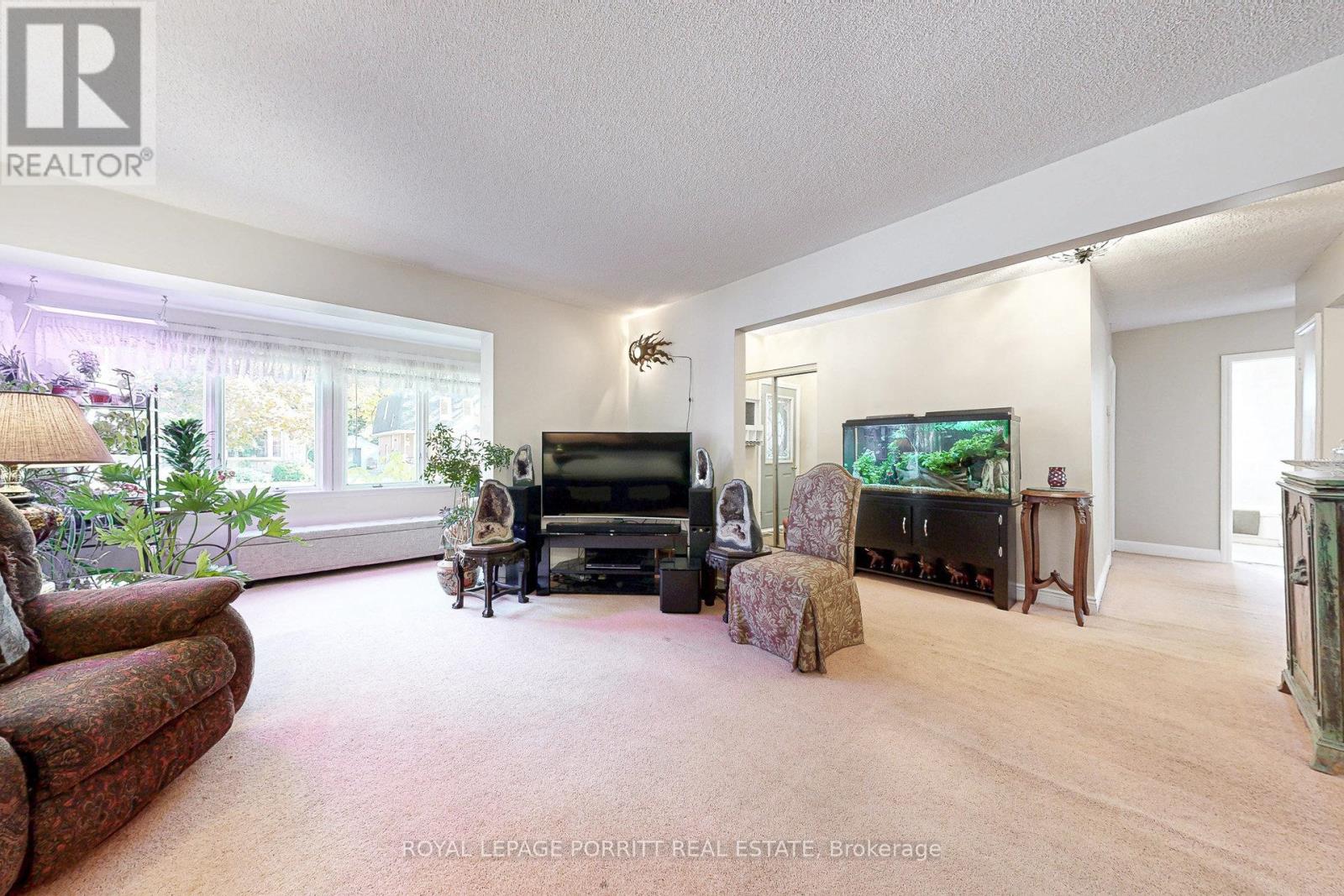 1 Aintree Court, Toronto, Ontario  M8W 4R9 - Photo 10 - W12511012