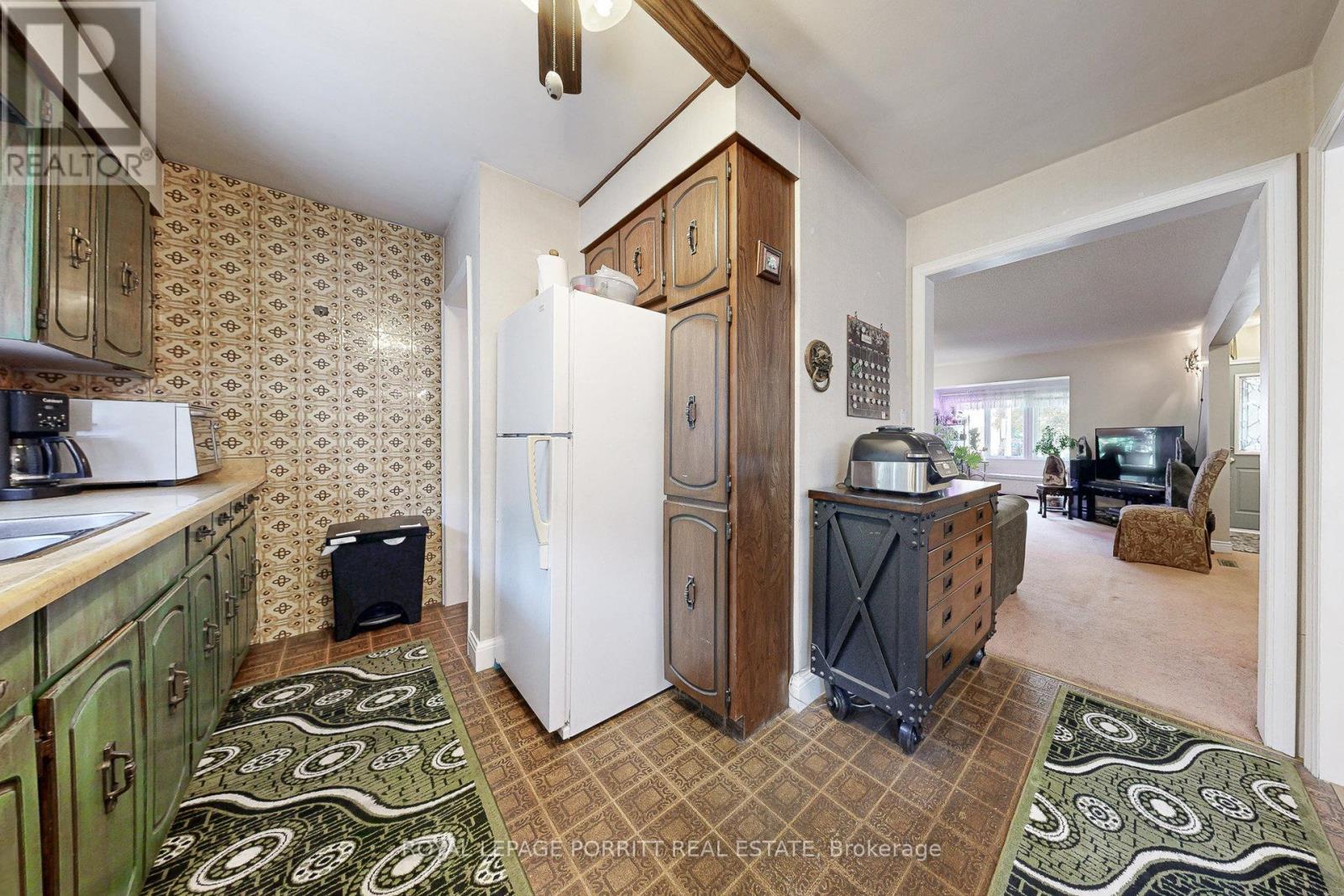 1 Aintree Court, Toronto, Ontario  M8W 4R9 - Photo 17 - W12511012