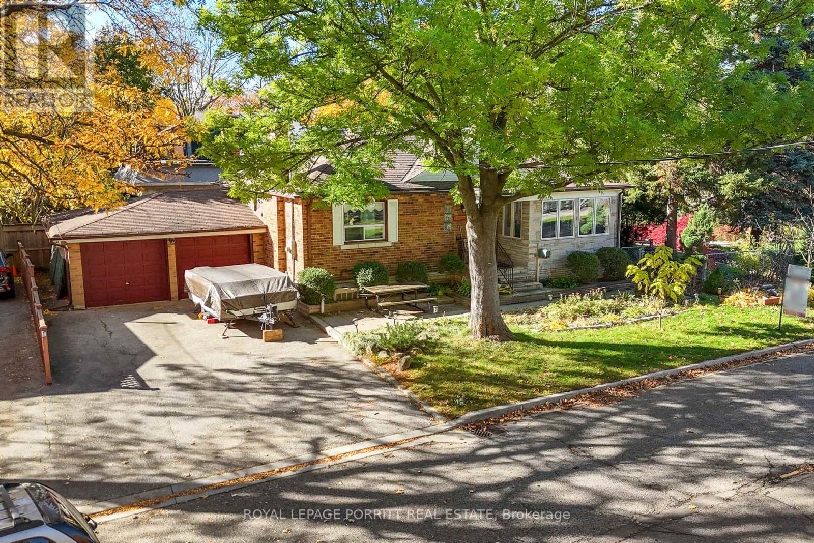 1 Aintree Court, Toronto, Ontario  M8W 4R9 - Photo 2 - W12511012