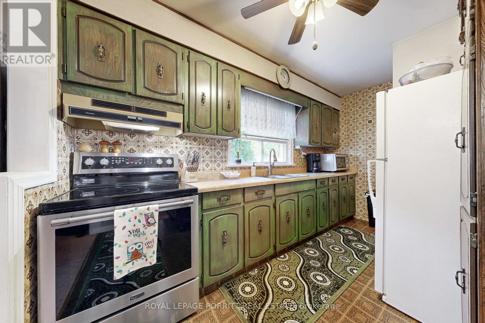 1 Aintree Court, Toronto, Ontario  M8W 4R9 - Photo 16 - W12511012