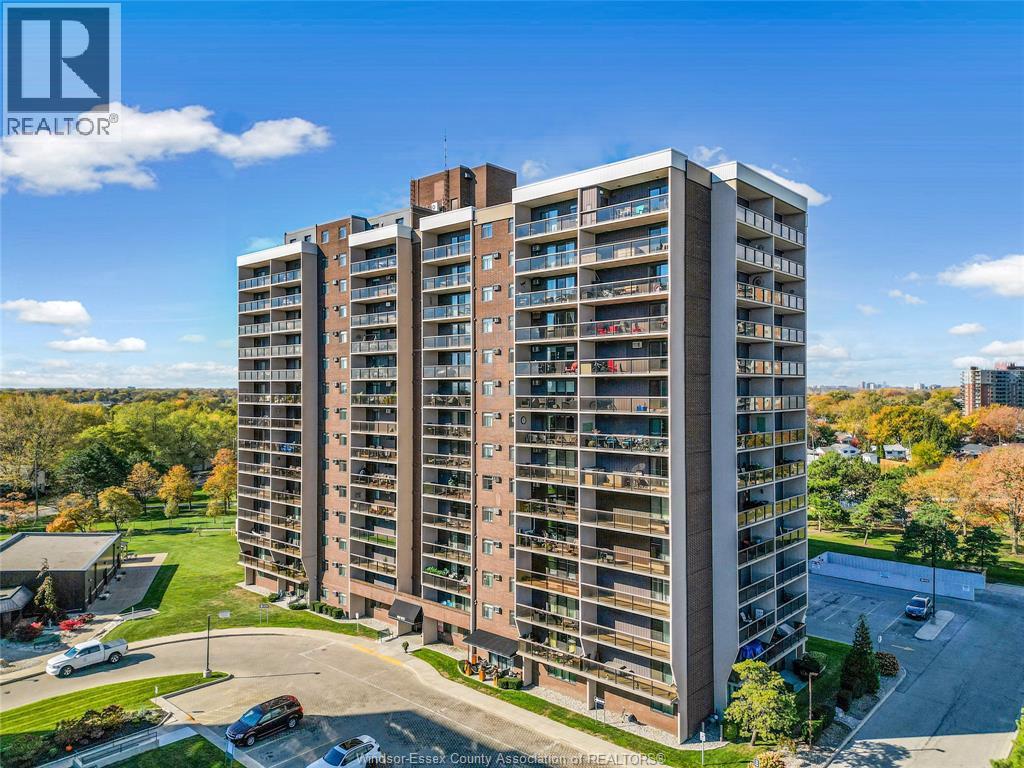9099 Riverside DRIVE Unit# 504, Windsor, Ontario