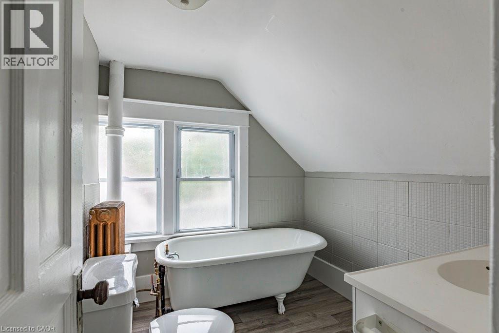 23 Avenue Place, Welland, Ontario  L3B 4B2 - Photo 40 - 40785739