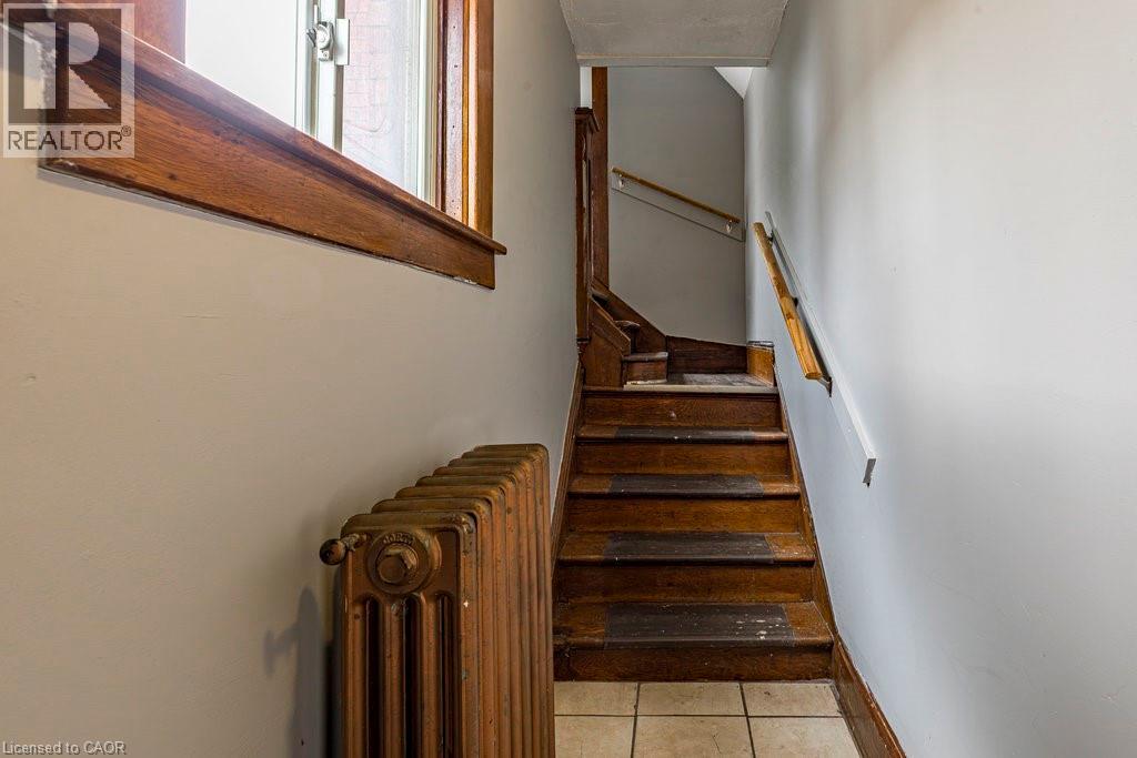 23 Avenue Place, Welland, Ontario  L3B 4B2 - Photo 4 - 40774749