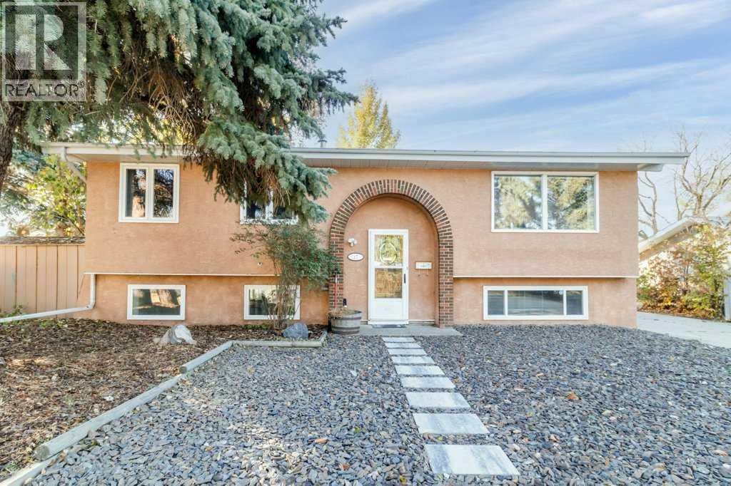 47 Martin Close, Red Deer, Alberta  T4N 5J8 - Photo 1 - A2233663