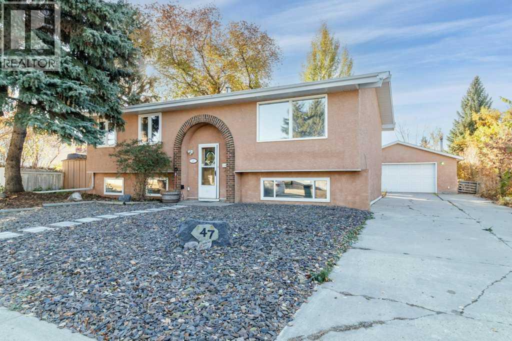 47 Martin Close, Red Deer, Alberta  T4N 5J8 - Photo 2 - A2233663