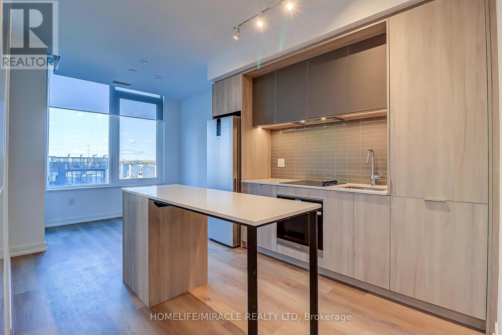 601 - 395 Square One Drive, Mississauga (City Centre), Ontario  L5B 0P6 - Photo 1 - W12508906