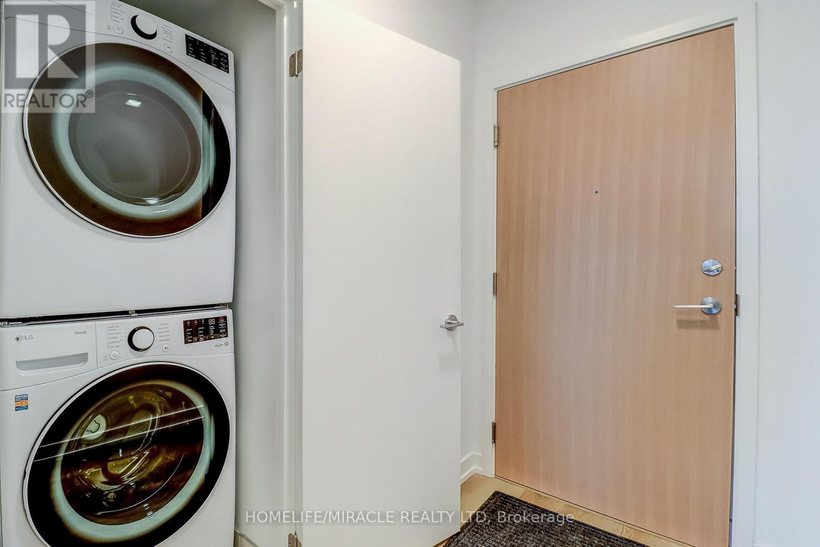 601 - 395 Square One Drive, Mississauga (City Centre), Ontario  L5B 0P6 - Photo 11 - W12508906