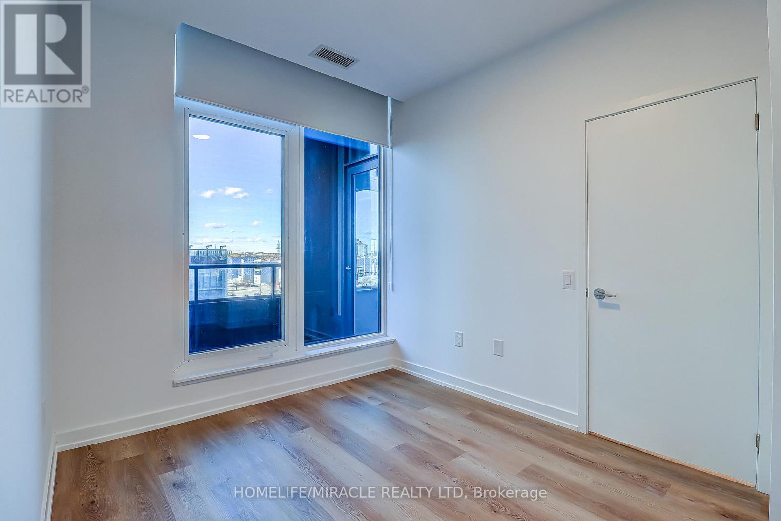 601 - 395 Square One Drive, Mississauga (City Centre), Ontario  L5B 0P6 - Photo 6 - W12508906