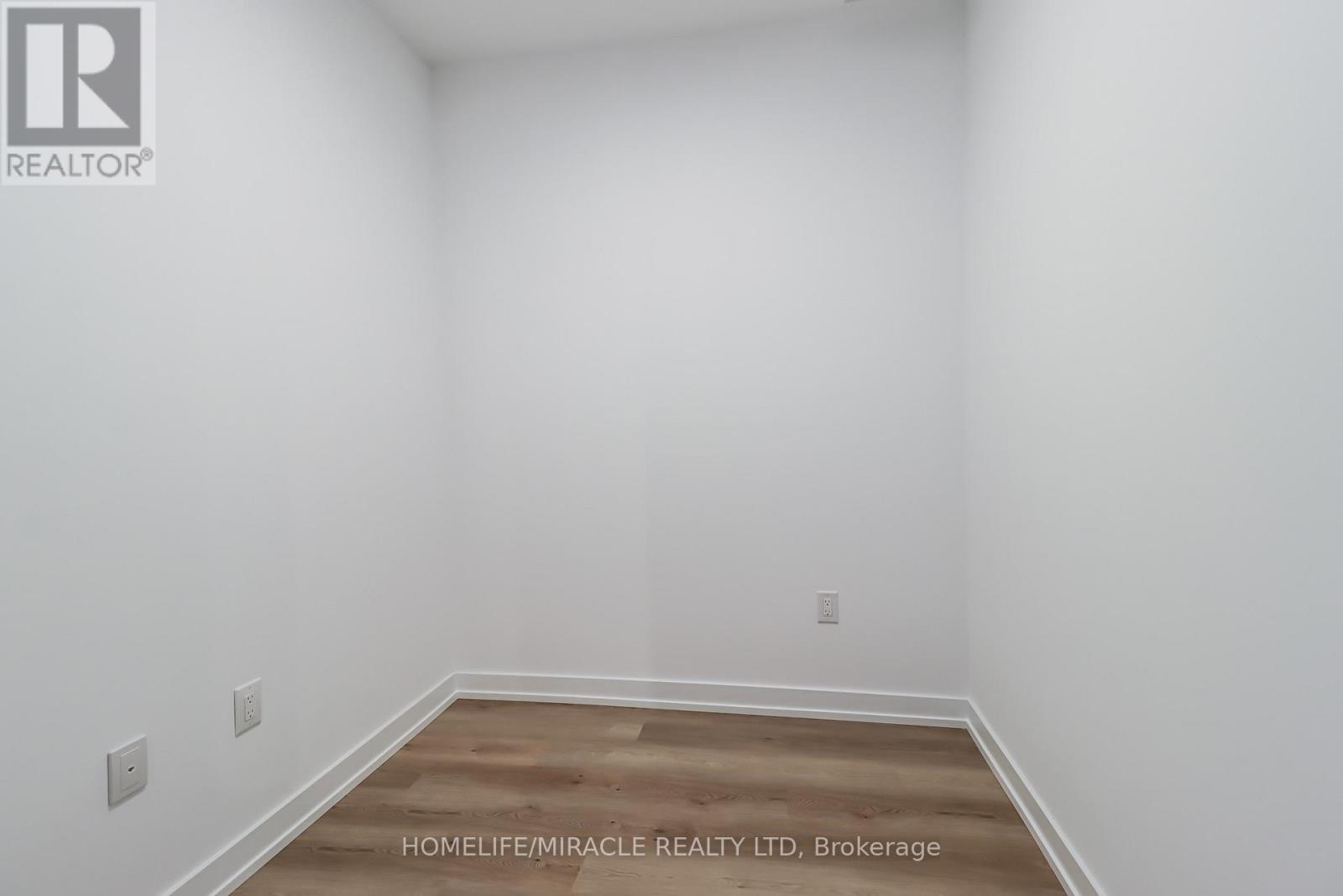 601 - 395 Square One Drive, Mississauga (City Centre), Ontario  L5B 0P6 - Photo 8 - W12508906