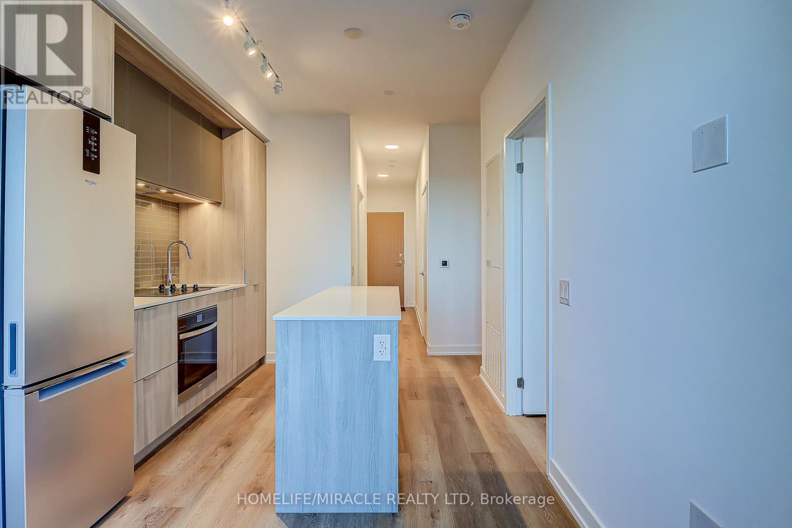 601 - 395 Square One Drive, Mississauga (City Centre), Ontario  L5B 0P6 - Photo 5 - W12508906