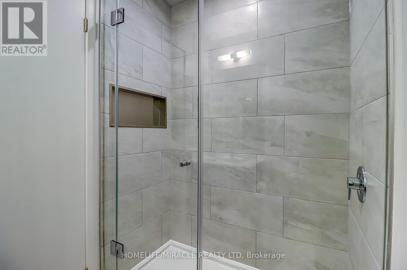 601 - 395 Square One Drive, Mississauga (City Centre), Ontario  L5B 0P6 - Photo 10 - W12508906