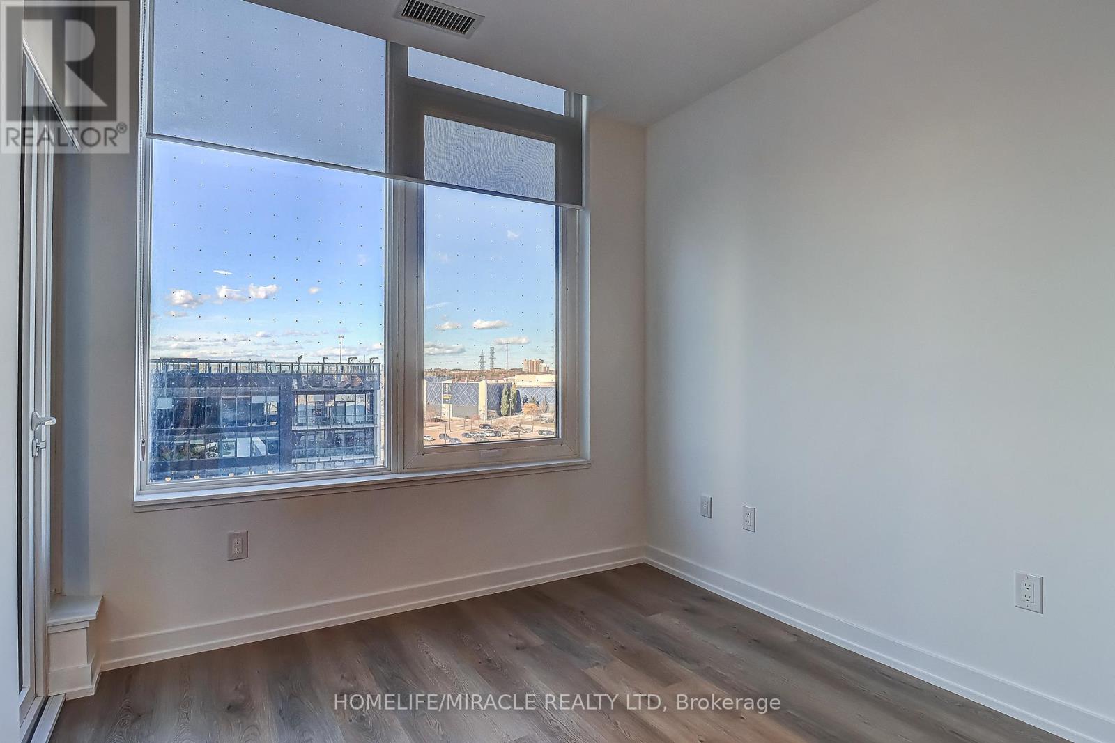 601 - 395 Square One Drive, Mississauga (City Centre), Ontario  L5B 0P6 - Photo 7 - W12508906