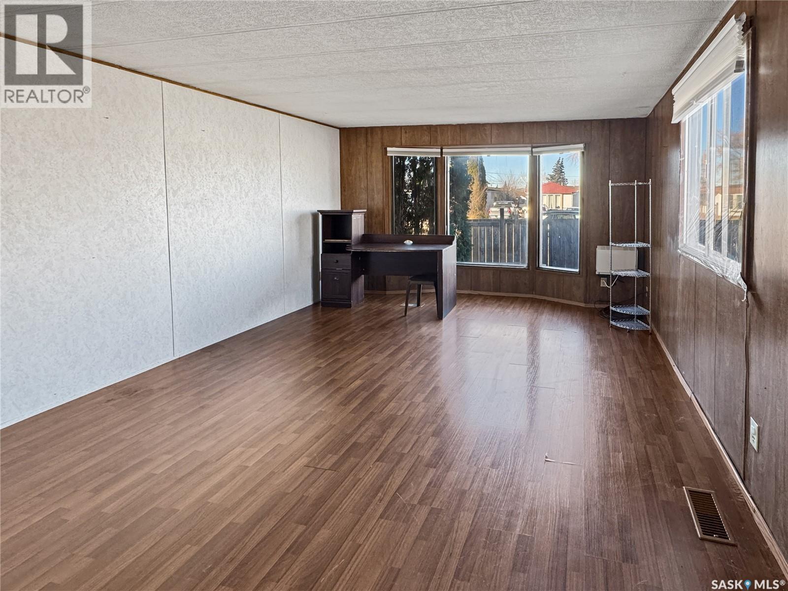 215 17th Street, Battleford, Saskatchewan  S0M 0E0 - Photo 2 - SK022346