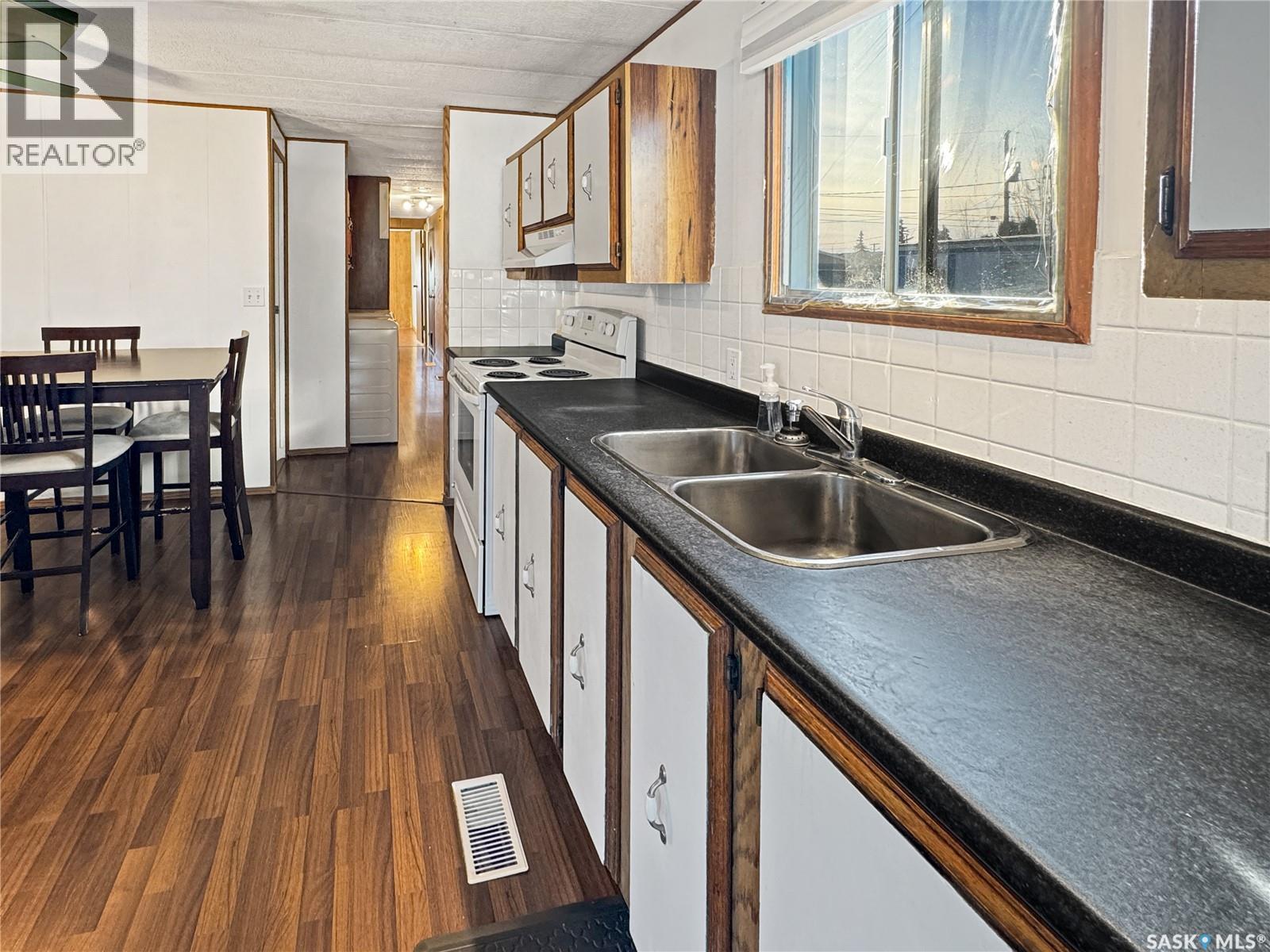 215 17th Street, Battleford, Saskatchewan  S0M 0E0 - Photo 5 - SK022346