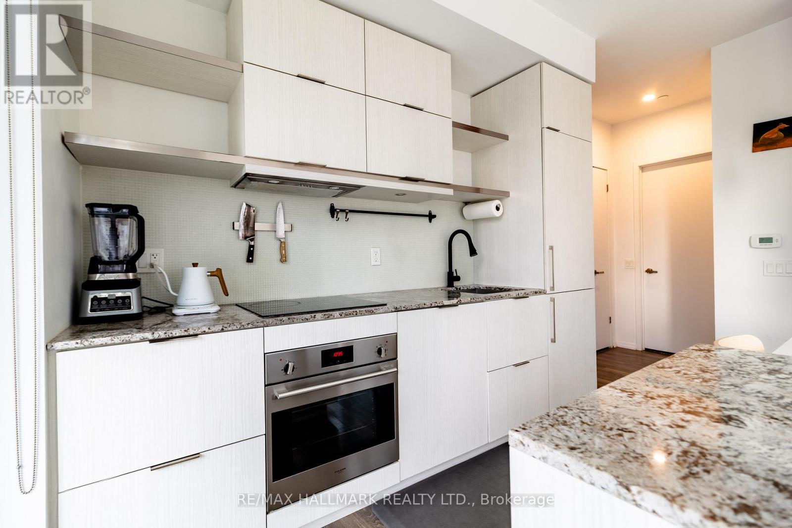 1105 - 197 Yonge Street, Toronto, Ontario  M5B 1M4 - Photo 6 - C12511238