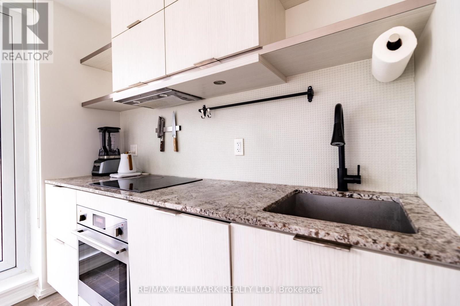 1105 - 197 Yonge Street, Toronto, Ontario  M5B 1M4 - Photo 8 - C12511238