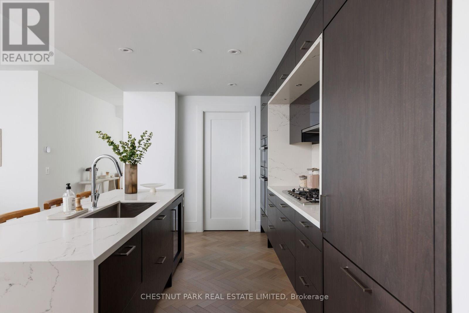 907 - 455 Wellington Street W, Toronto, Ontario  M5V 0V8 - Photo 11 - C12511292