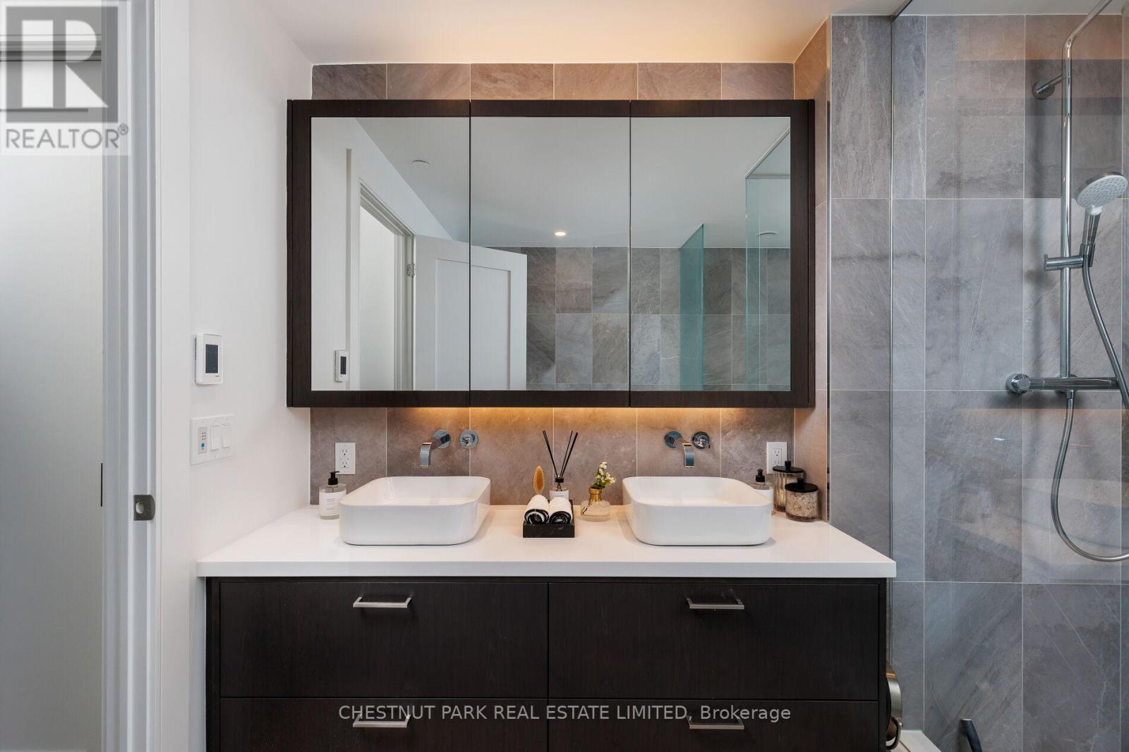 907 - 455 Wellington Street W, Toronto, Ontario  M5V 0V8 - Photo 18 - C12511292