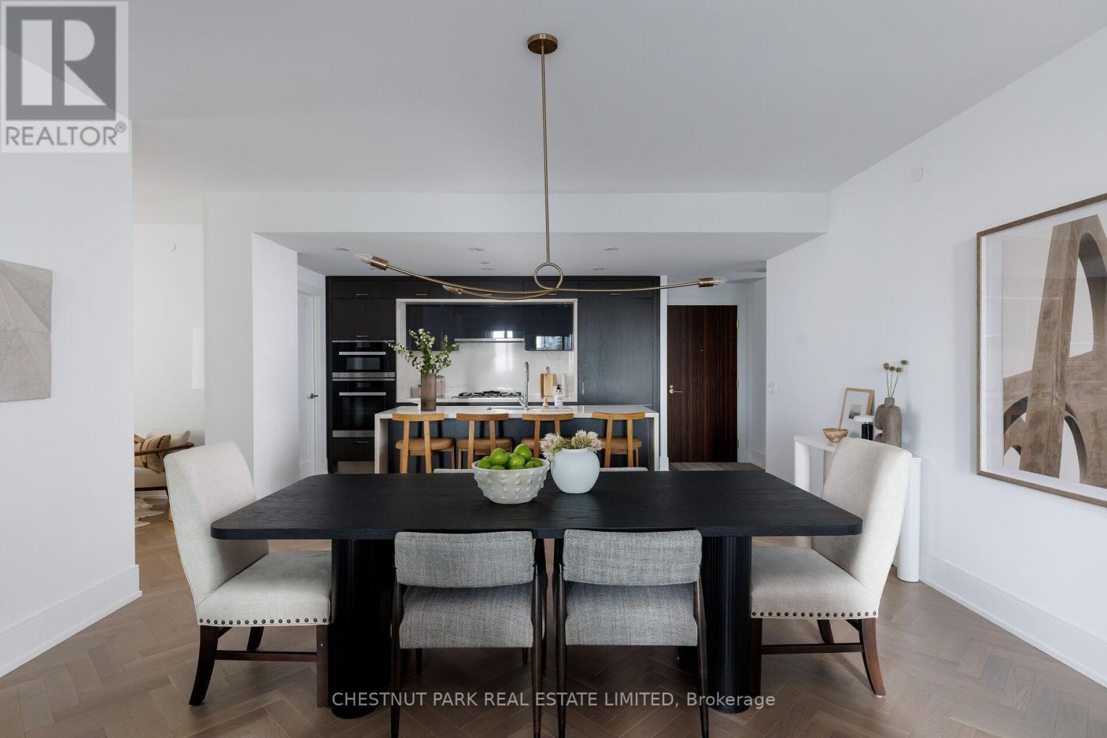 907 - 455 Wellington Street W, Toronto, Ontario  M5V 0V8 - Photo 3 - C12511292