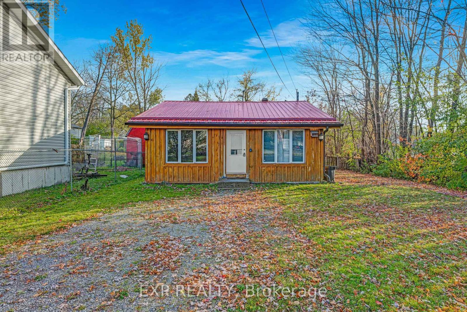 229 Elm Avenue, Georgina, Ontario  L4P 2V2 - Photo 2 - N12511224