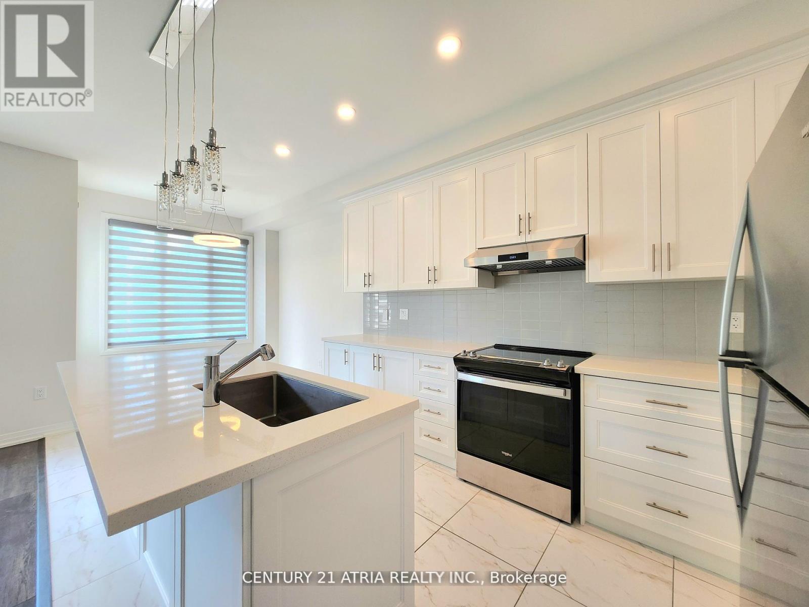 97 Schmeltzer Crescent, Richmond Hill, Ontario  L4E 1J1 - Photo 10 - N12511260