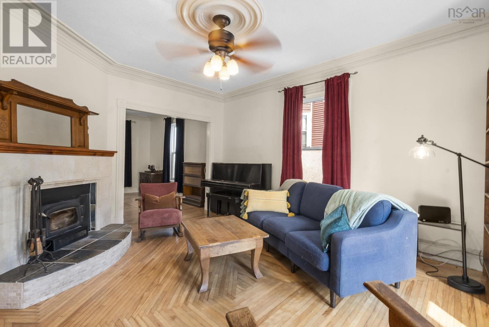 328 King Street, Windsor, Nova Scotia  B0N 2T0 - Photo 4 - 202519183