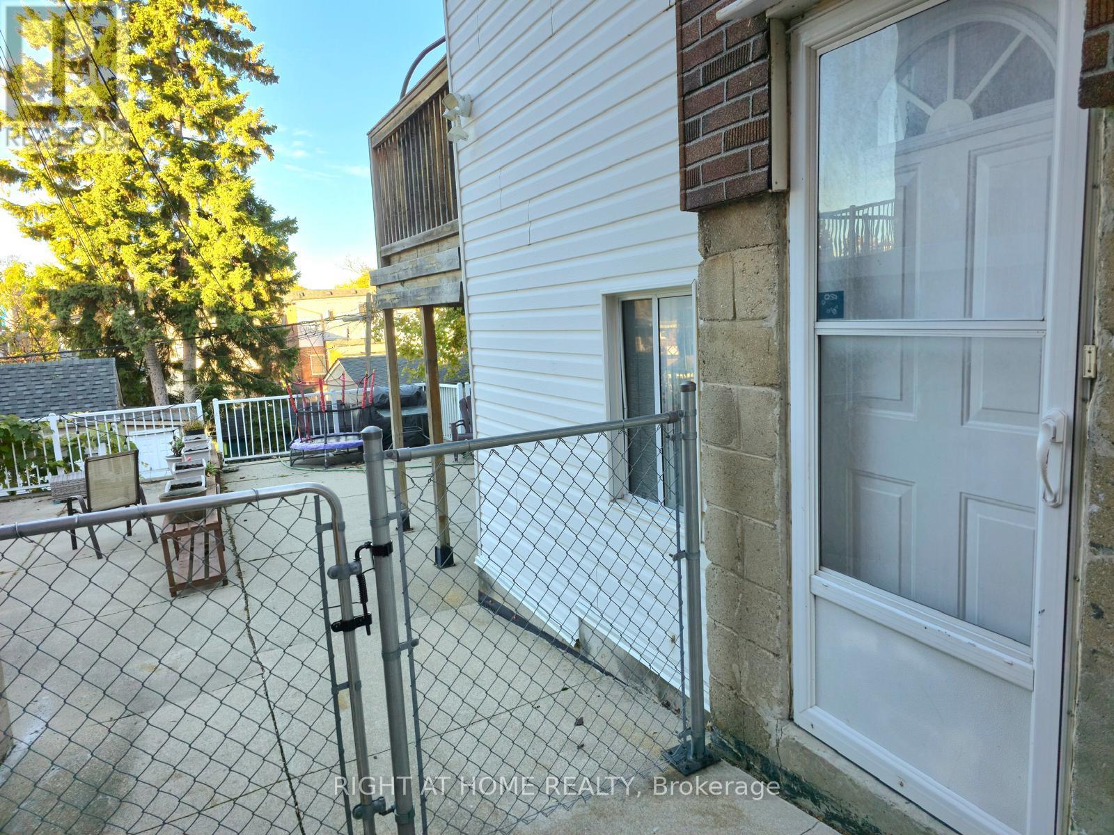 Lower - 494 Northcliffe Boulevard, Toronto, Ontario  M6E 3L5 - Photo 15 - C12498244