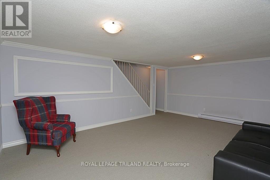 152 Monmore Road, London North, Ontario N6G 3A6 - Photo 11 - X12511398