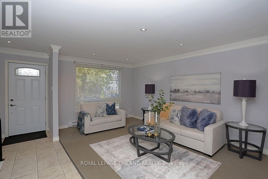 152 Monmore Road, London North, Ontario N6G 3A6 - Photo 2 - X12511398