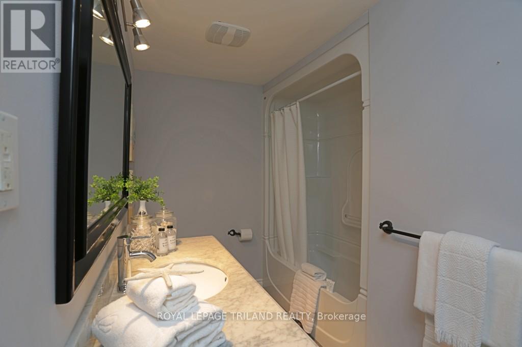 152 Monmore Road, London North, Ontario N6G 3A6 - Photo 21 - X12511398