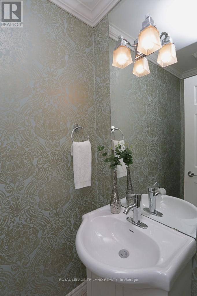 152 Monmore Road, London North, Ontario N6G 3A6 - Photo 22 - X12511398