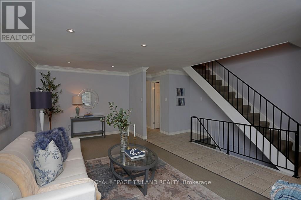 152 Monmore Road, London North, Ontario N6G 3A6 - Photo 6 - X12511398