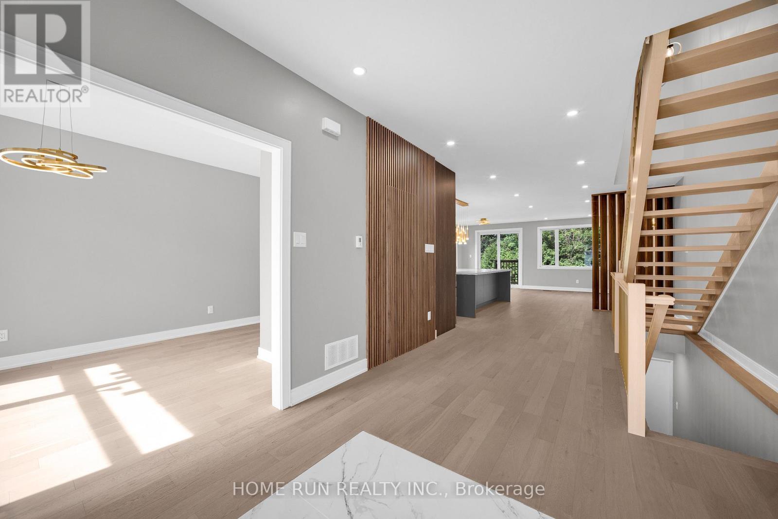 297 Dovercourt Avenue, Ottawa, Ontario  K1Z 7H4 - Photo 2 - X12511412