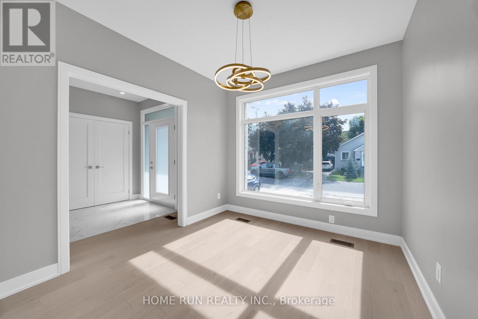 297 Dovercourt Avenue, Ottawa, Ontario  K1Z 7H4 - Photo 5 - X12511412