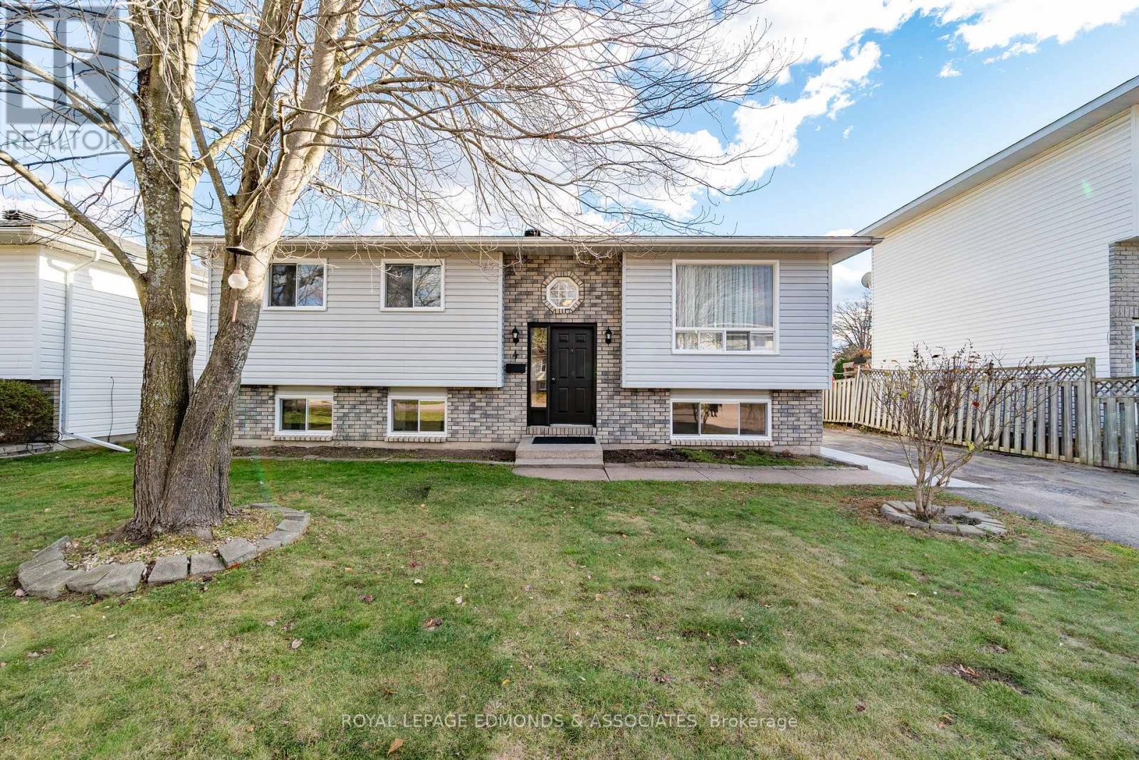 4 Craig Place, Petawawa, Ontario  K8H 3L3 - Photo 1 - X12511392