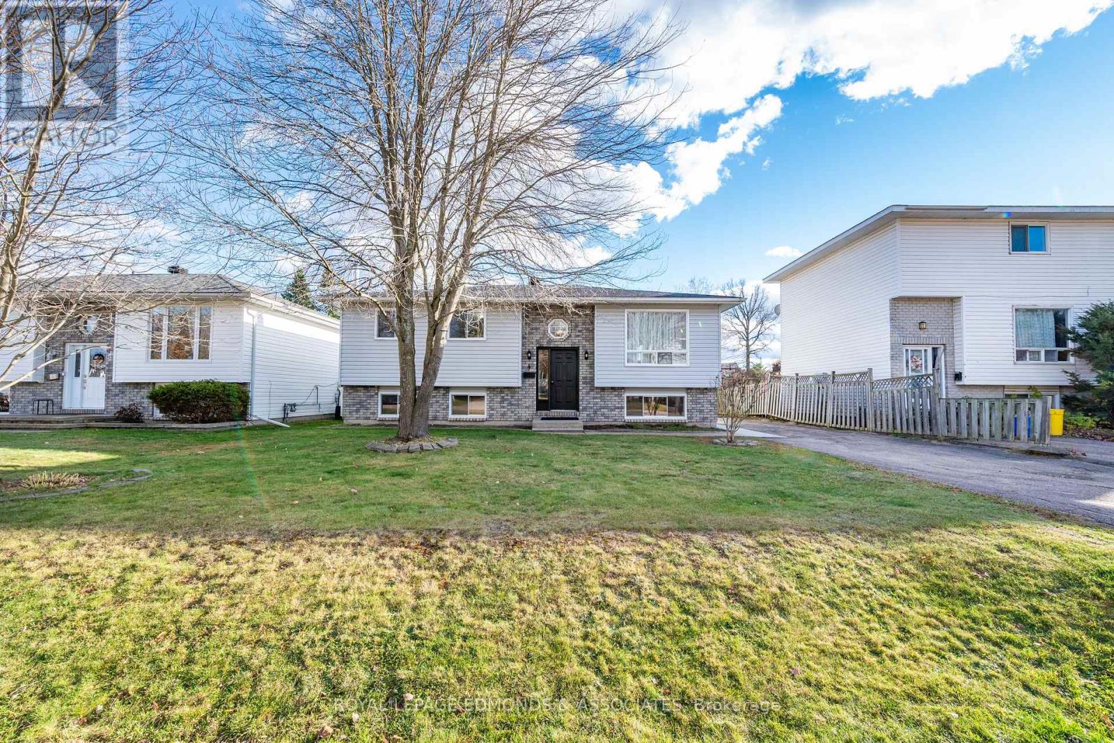 4 Craig Place, Petawawa, Ontario  K8H 3L3 - Photo 3 - X12511392