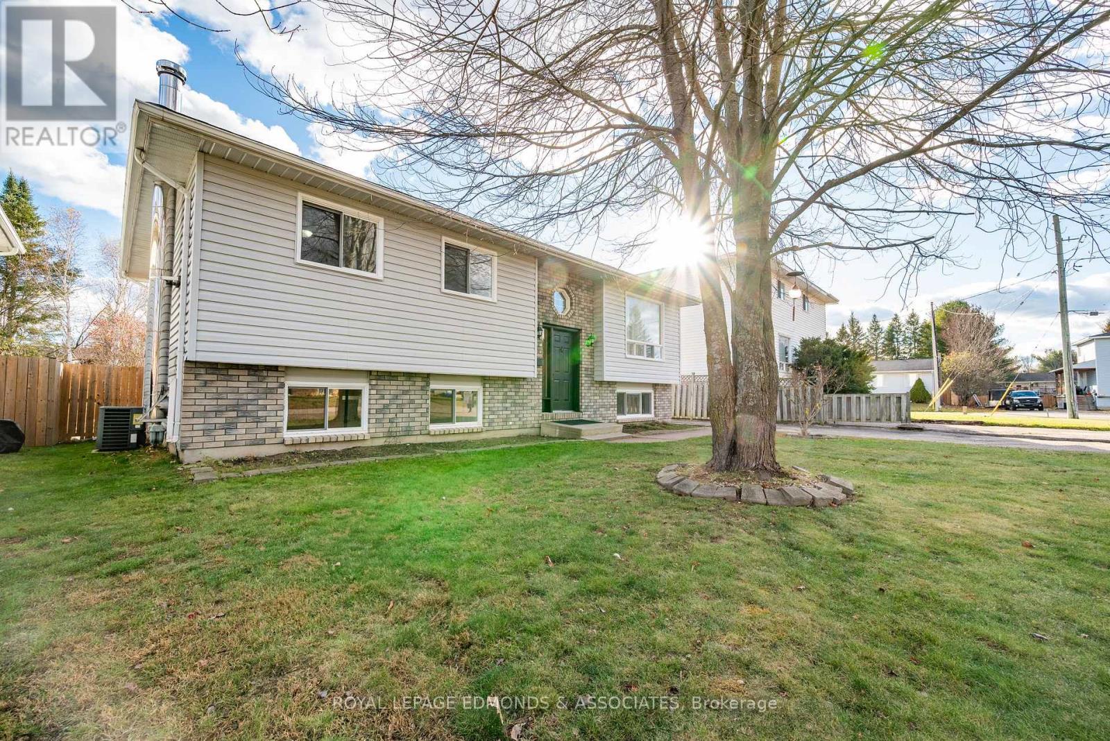 4 Craig Place, Petawawa, Ontario  K8H 3L3 - Photo 5 - X12511392