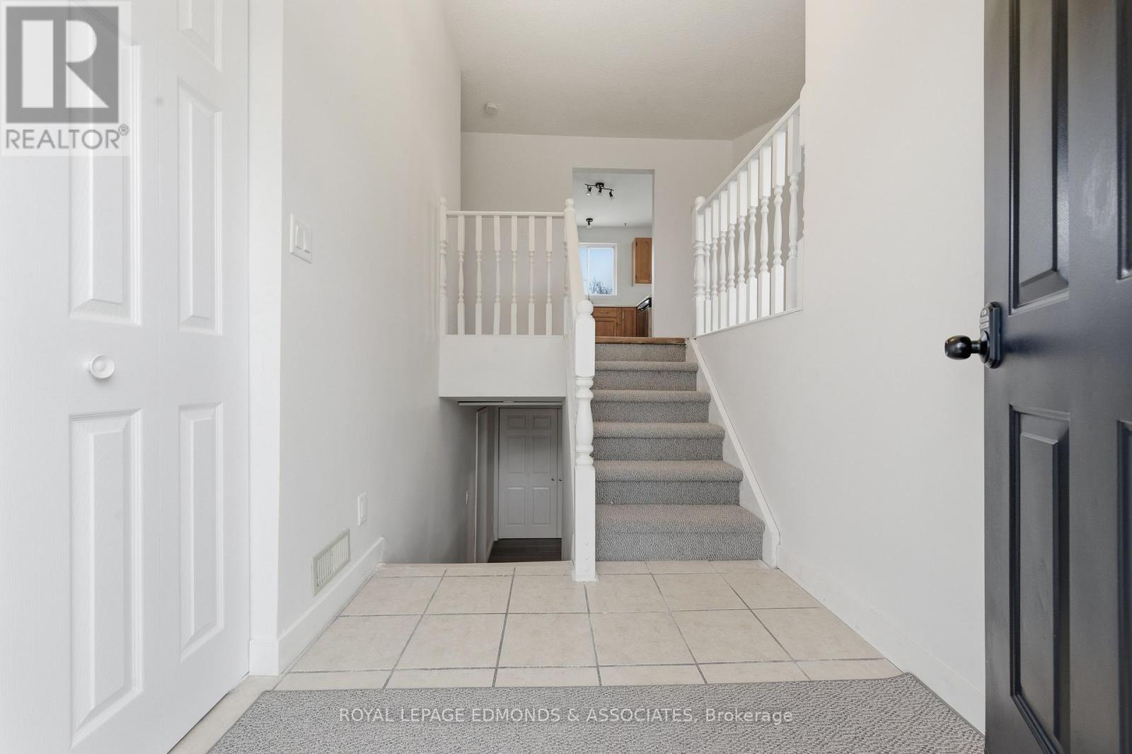 4 Craig Place, Petawawa, Ontario  K8H 3L3 - Photo 6 - X12511392