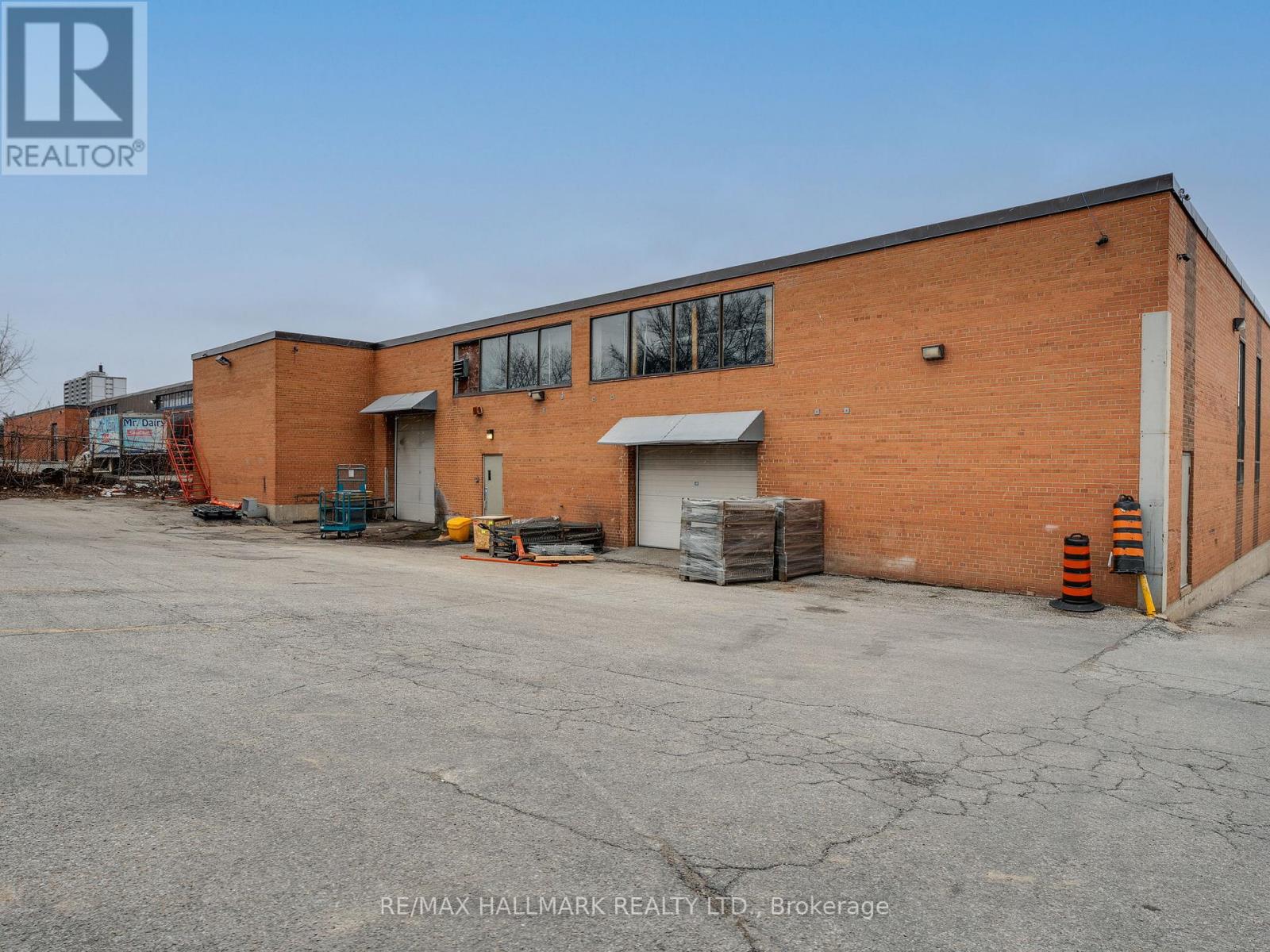 230 Eddystone Avenue, Toronto, Ontario M3N 1H7 - Photo 13 - W12511212