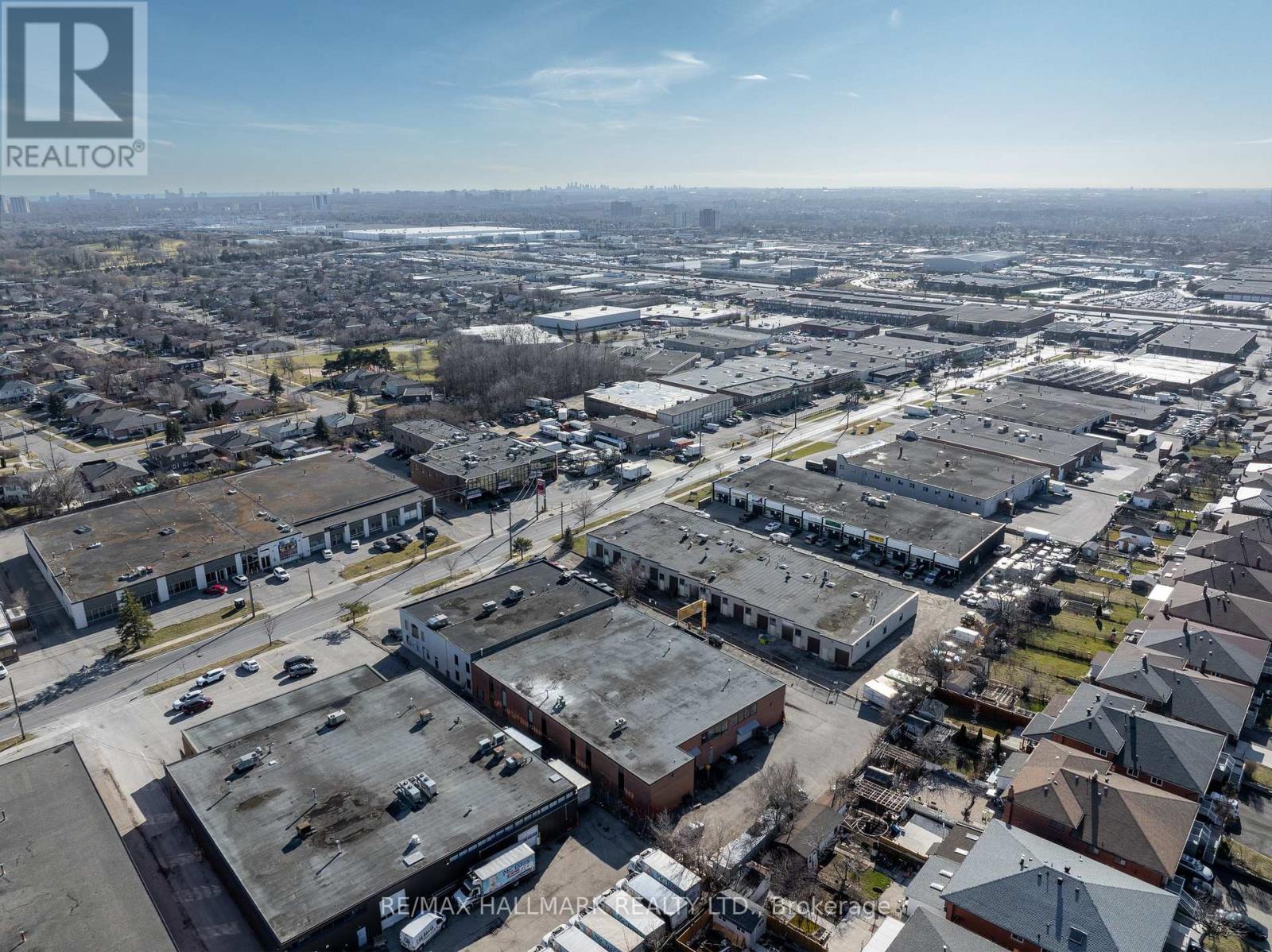 230 Eddystone Avenue, Toronto, Ontario M3N 1H7 - Photo 8 - W12511212