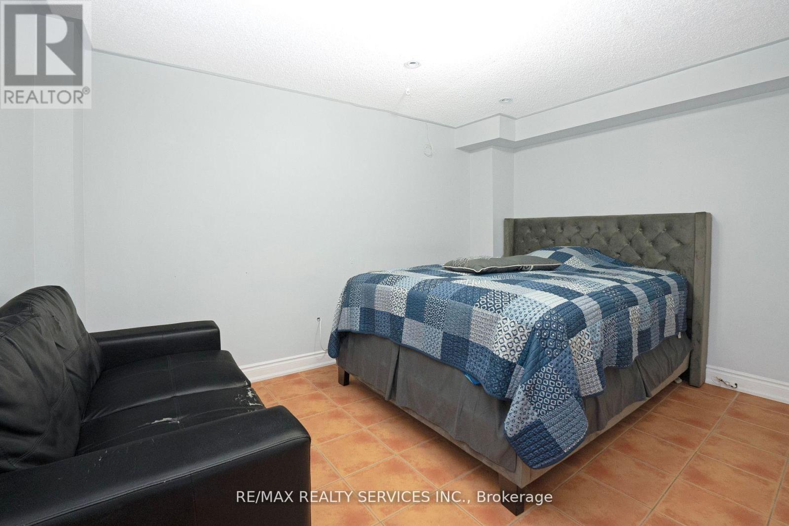 14 Foxmere Road, Brampton, Ontario  L7A 1S6 - Photo 44 - W12511214