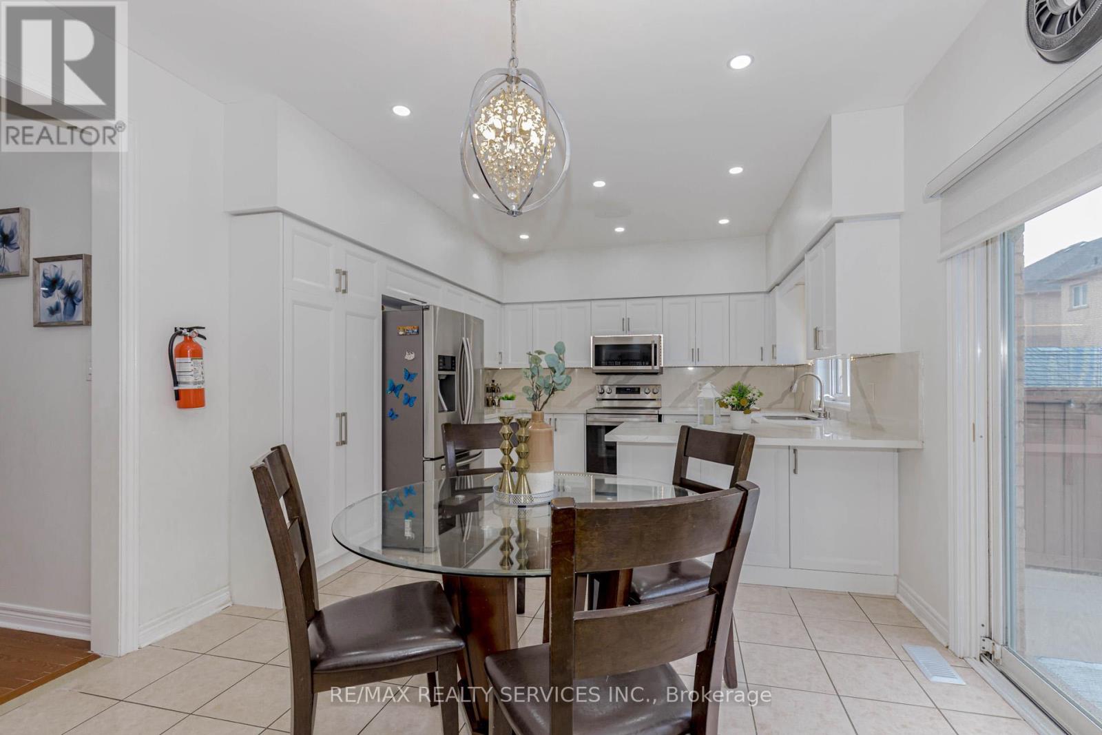 10 Cedarsprings Way, Brampton, Ontario  L6R 0W1 - Photo 13 - W12511230