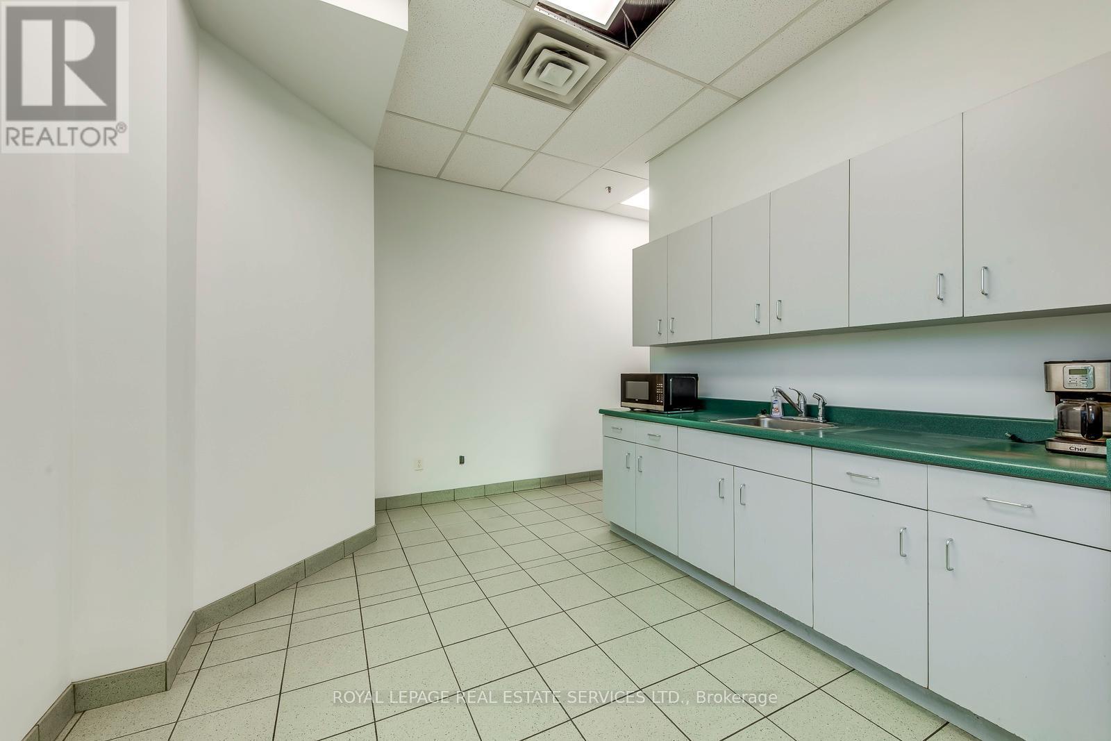 7205 Edwards Boulevard, Mississauga, Ontario  L5S 1Z3 - Photo 17 - W12511300