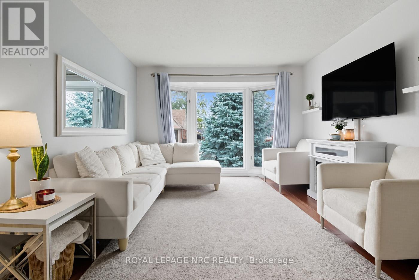 553 Wright Street, Welland, Ontario L3B 2K6 - Photo 2 - X12511388