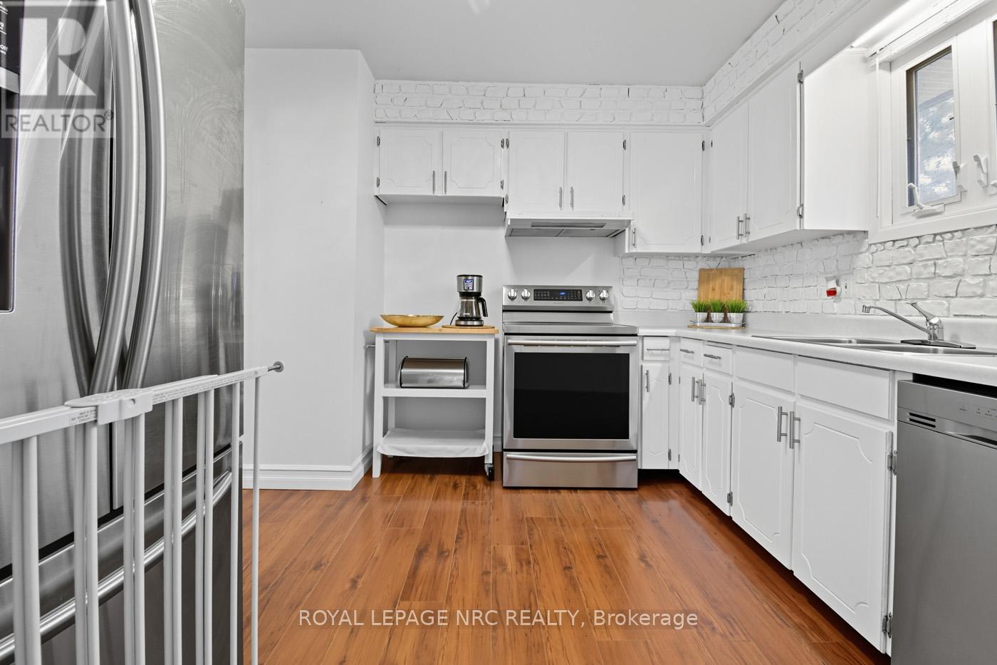 553 Wright Street, Welland, Ontario L3B 2K6 - Photo 9 - X12511388