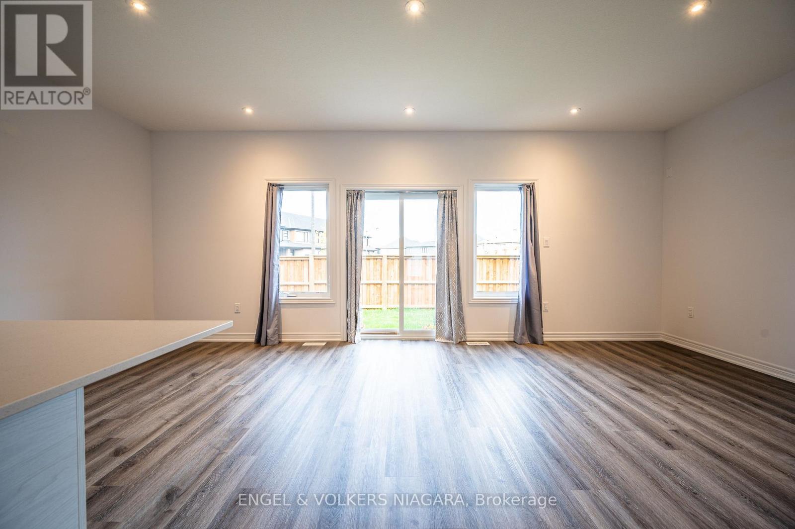 13 - 448 Blackburn Drive, Brantford, Ontario N3T 0X2 - Photo 12 - X12511410