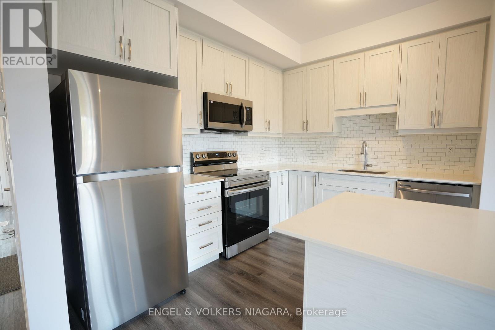 13 - 448 Blackburn Drive, Brantford, Ontario N3T 0X2 - Photo 4 - X12511410